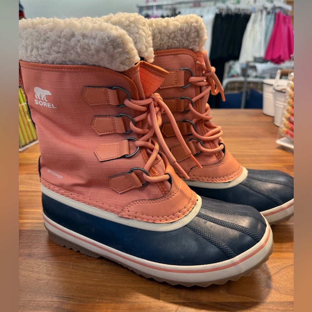 Sorel Women's Pink and Blue Winter Boots size 8 Pre loved I. Good condition